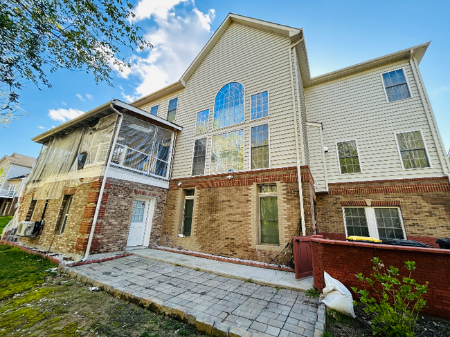 Building Photo - 15506 Symondsbury Way