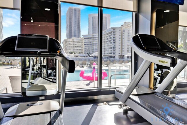 Building Photo - 2600 E Hallandale Beach Blvd