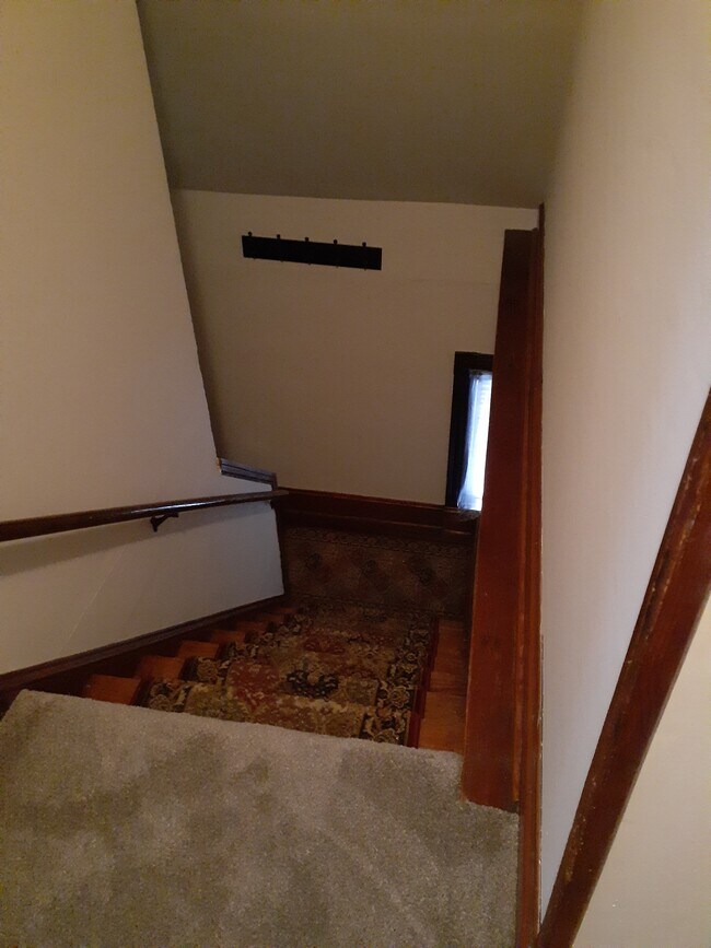 Building Photo - 944 Woodlawn St