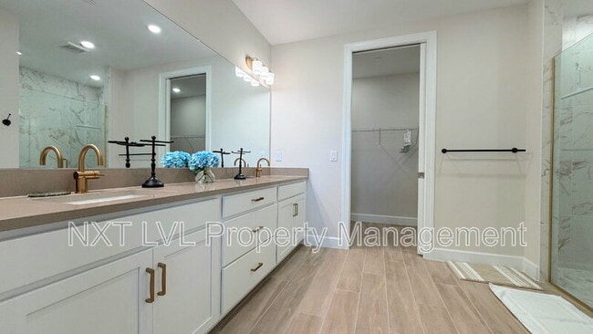 Building Photo - 15319 Lucerna St