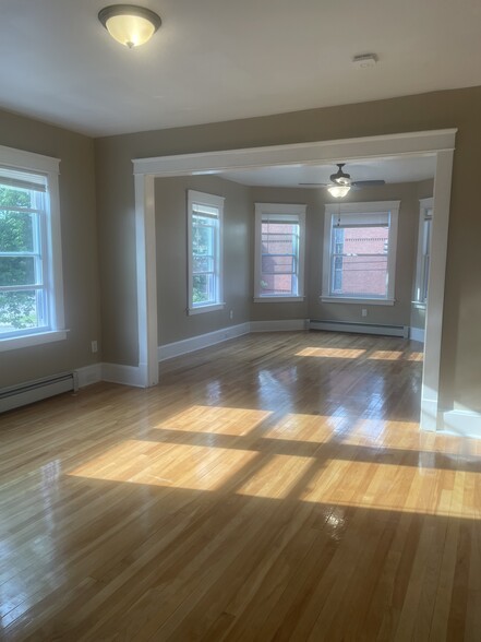 Primary Photo - 14 Park St