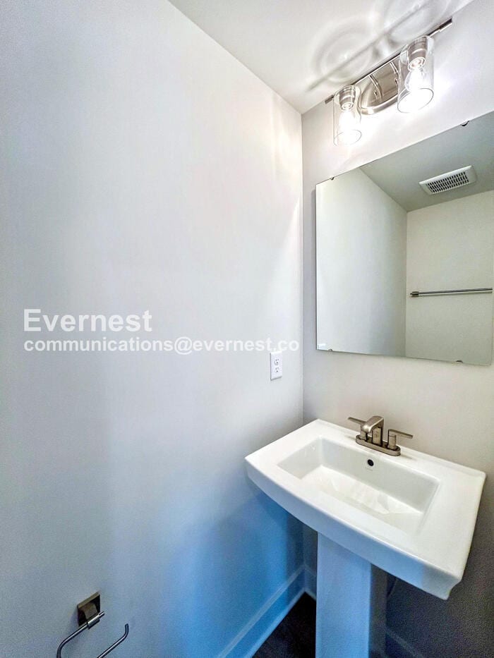 Building Photo - 12112 Calgary Lp