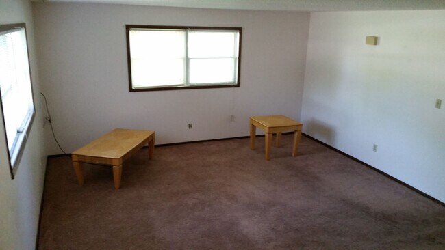 Building Photo - Fandre Dr 2823-2825