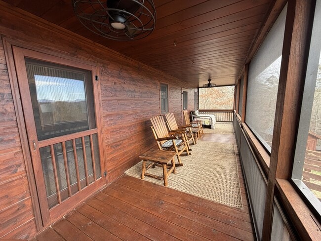 Building Photo - 670 The Wds Rd