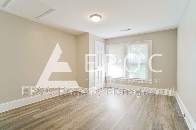 Building Photo - 205 Warner St