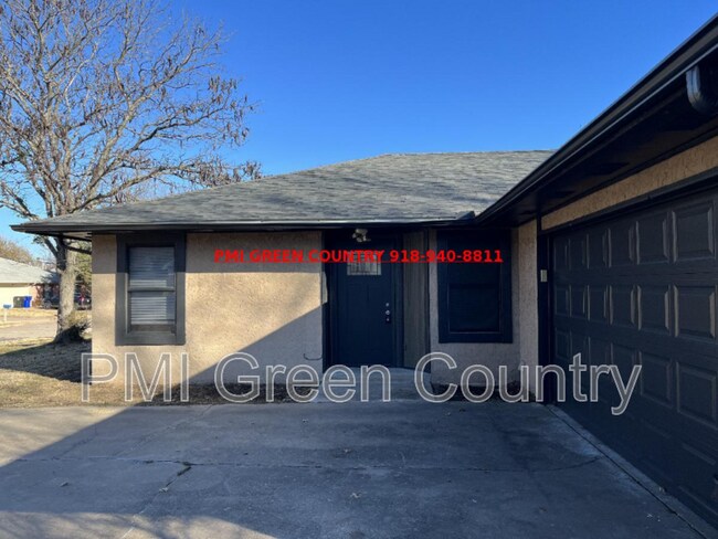 Building Photo - 1203 W Austin St