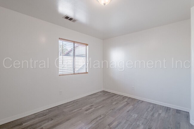 Building Photo - 130 8th St