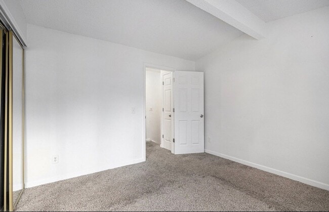 Building Photo - 8156 Washington St