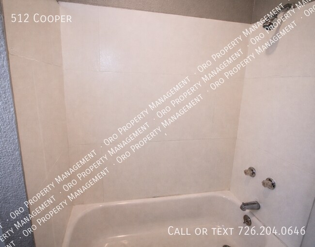 Building Photo - Convenient Home in Close Proximity to Downtown!