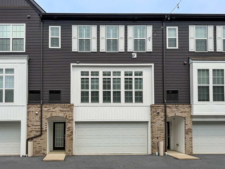 Building Photo - 708 Mayer Pl