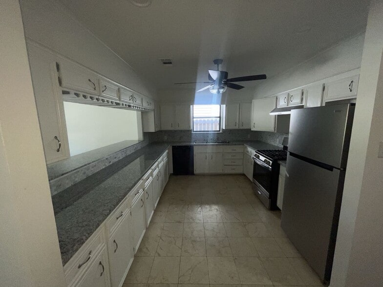 Building Photo - 1915 Tennessee St