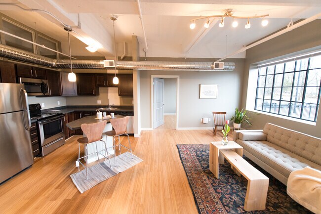 Living Kitchen - 170 Florida St