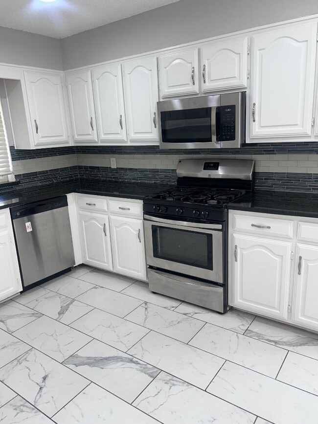 Building Photo - 1446-1448 Pinnacle Peak Dr
