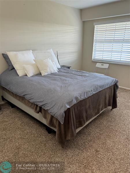 Building Photo - 3499 Oaks Way