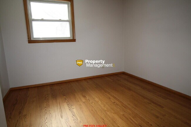 Building Photo - Large Updated 3 Bedroom Ranch