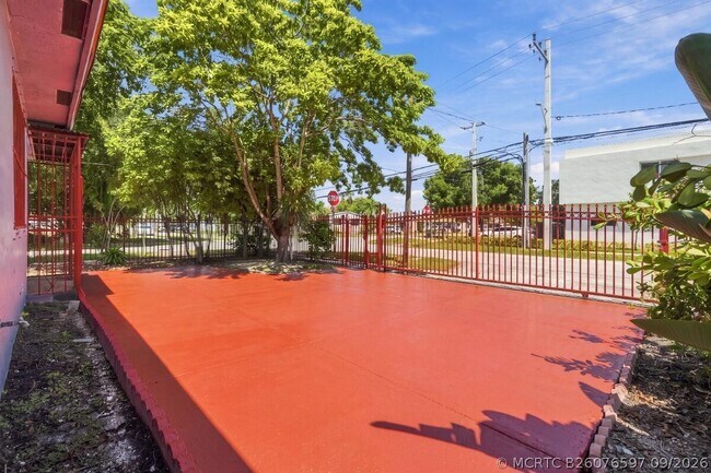 Building Photo - 4952 NW 21st Ave