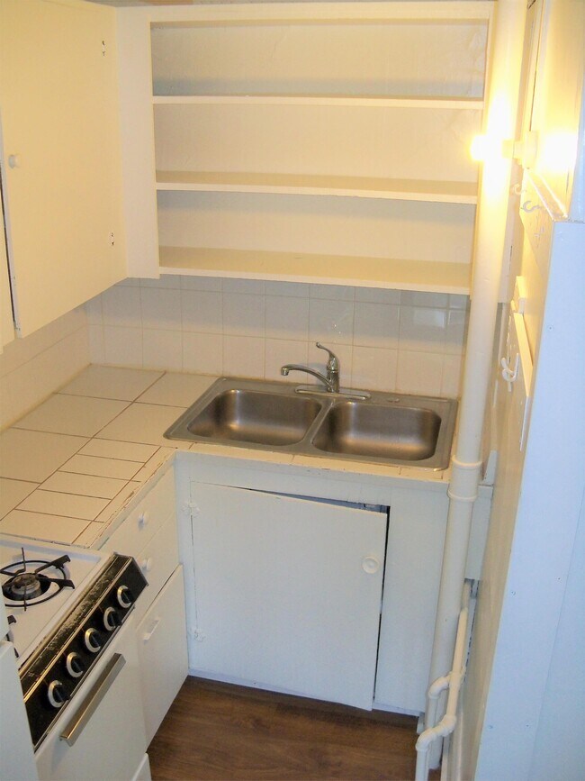 Building Photo - 2154 Burnstead Dr