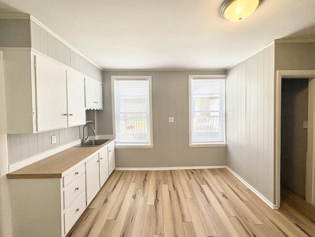 Building Photo - 181 Lincoln St