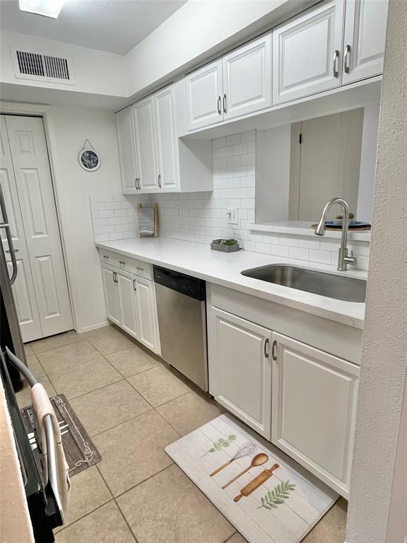 Building Photo - 3300 Pebblebrook Dr