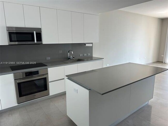 Building Photo - 68 SE 6th St