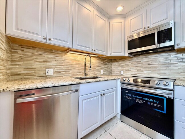 Building Photo - 417 Mansfield I