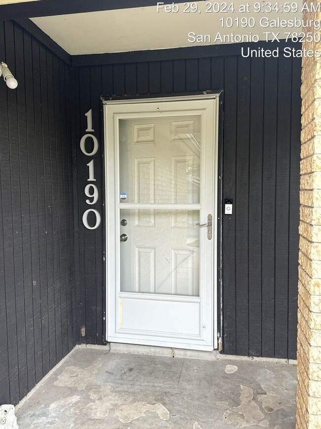 Building Photo - Comfort and Convenience Awaits YOU!