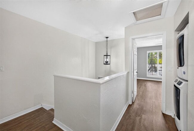 Building Photo - 606 S Glen Ave