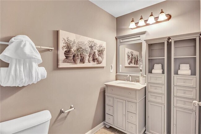 Building Photo - 1141 Carillon Dr SE