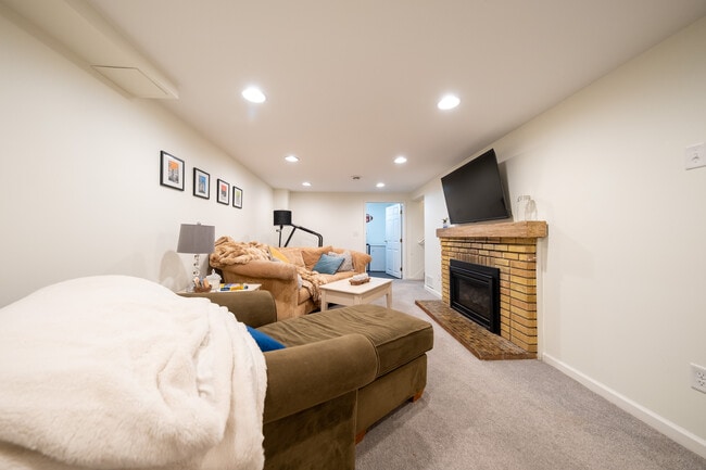 Building Photo - 4948 Normandy Pl
