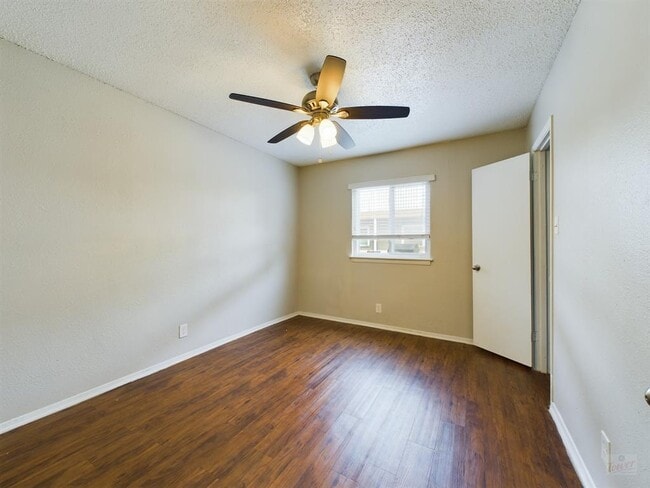 Building Photo - 2401 Manor Rd