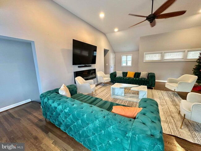 Building Photo - 5400 Williamsburg Blvd