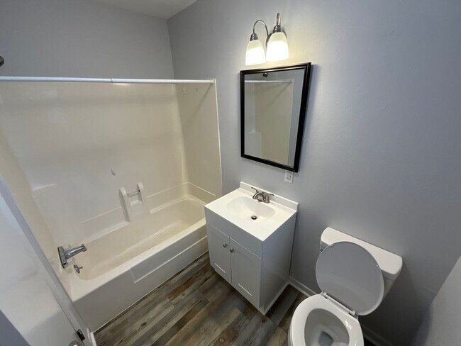 Building Photo - 1311 Plum Cir