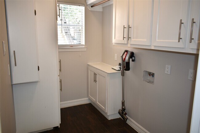 Building Photo - 5302 Fairwick Ct