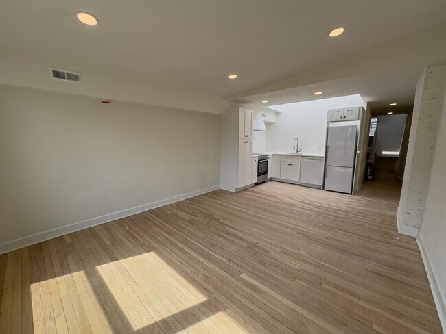 Building Photo - 1936 Green St