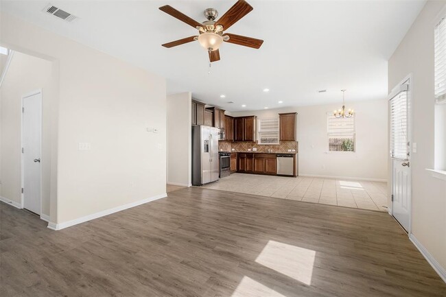 Building Photo - 504 Twisted Oaks Ln