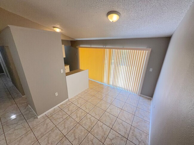 Building Photo - Charming 3 Bd/1 Ba Home with Spacious Backyard & Prime Location!