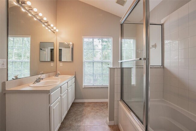 Building Photo - 9917 Brompton Dr