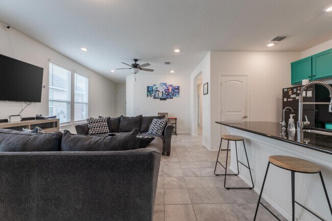 Building Photo - 6422 Hibiscus Falls