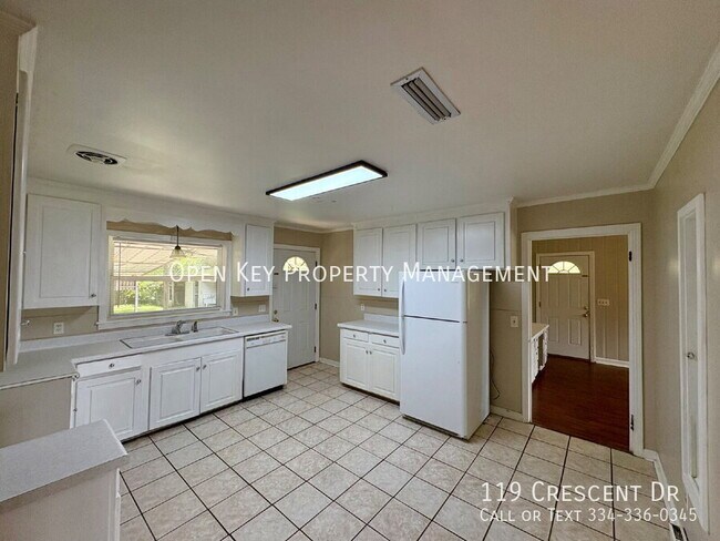 Building Photo - 119 Crescent Dr