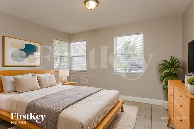 Building Photo - 1425 NE 29th St