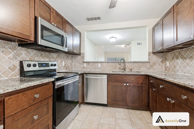 Building Photo - Updated North Dallas Townhome | 2 Pools | Clubhouse | Richardson ISD | Private Backyard