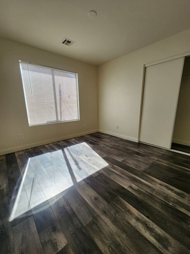 Building Photo - Single-Story Home with 2-Car Garage in Cul...