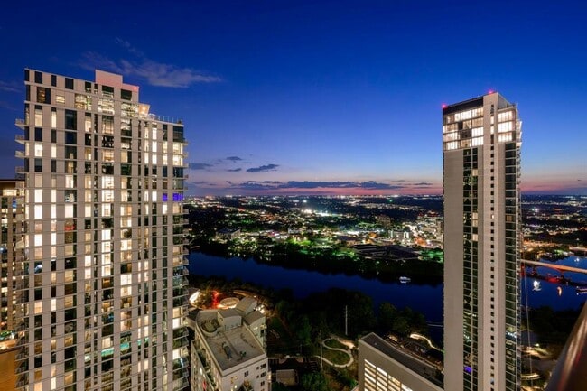 Building Photo - 610 Davis St