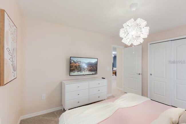 Building Photo - 7215 Oakmoss Loop