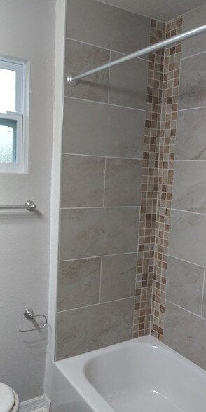 Shower - 701 E Hanlon St