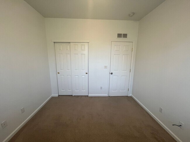 Building Photo - 6 Bedroom, 3 Bathroom Executive Anatolia H...