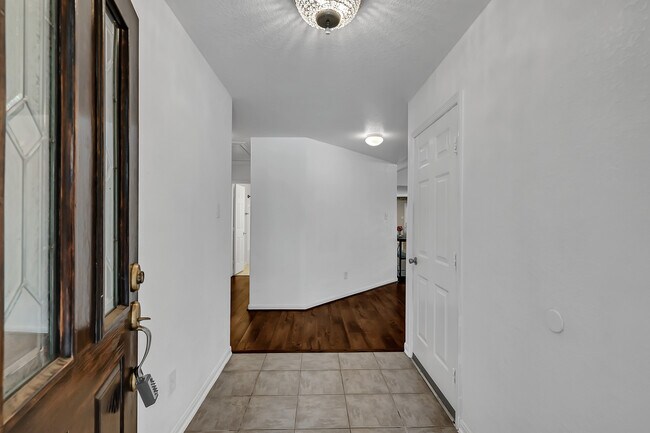 Entry Way - 198 W Misty Dawn Dr