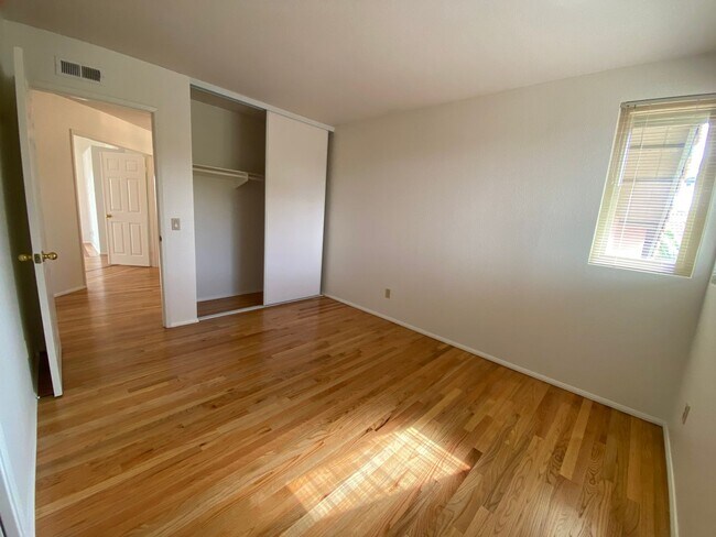 Building Photo - Gorgeous 4 Bedroom, 3 bathroom Home with private Pool!