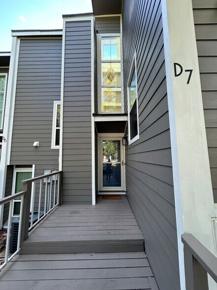 Building Photo - 300 Rush Creek Dr