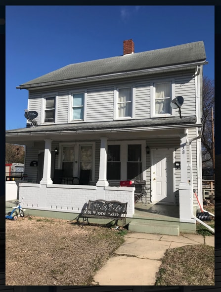 Building Photo - 389 E King St